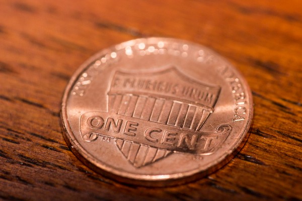 A penny is seen at near-maximum magnification through the Sigma 18-200mm at 200mm. Notice the circular specular highlights between 11:00 and 12:00 on this penny. This lens has rounded aperture blades for pleasing off-focal plane rendering, a touch that adds to the overall aesthetic quality of the images. 