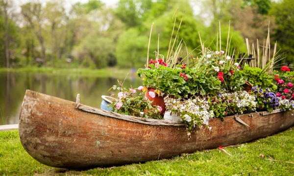 Canoe Planter, by the mill pond in Clinton NJ, captured at 1/3200 F1.4 ISO 100 on a classic 5D. This lens is so sharp on focal plane, and so lovely in the defocused areas.