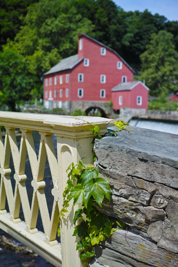 The Red Mill, framed by the single-lane bridge over the North Branch, captured wide open at F2.8 for shallow depth of field. The on-screen multi-axis level helped frame this composition. 1/800 F2.8 ISO 100. 